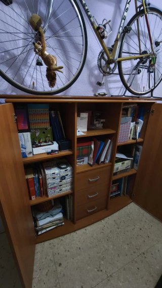 Aparador mueble en cerezo 2 puertas con estantes