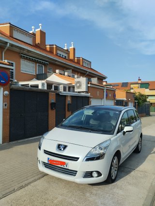 Peugeot 5008 2011