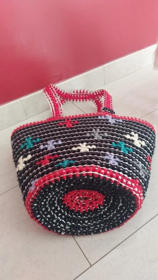 Bolso artesanal negro multicolor