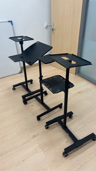 Soporte para portátil con ruedas