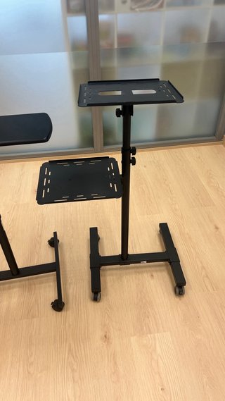 Soporte para portátil con ruedas