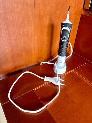 Cepillo eléctrico Oral-B con cargador. No envío