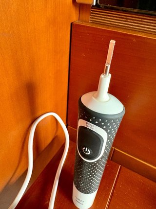 Cepillo eléctrico Oral-B con cargador. No envío
