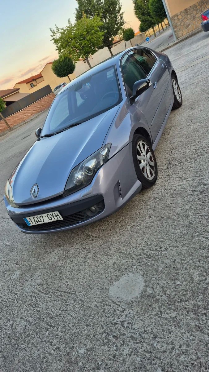 Renault Laguna 2010 - foto 1