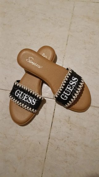 Sandalias Guess Beige y Negras