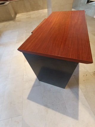 Mesa de oficina de madera