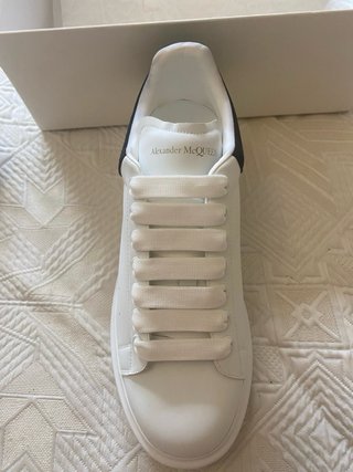 Alexander McQueen Zapatos Blancos y Negros