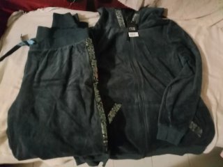 Chándal verde con lentejuelas nuevo