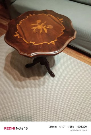 Mesa auxiliar madera con dibujo