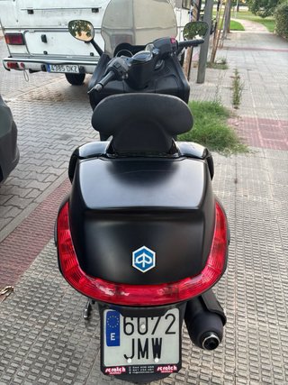 Piaggio X-Evo 125cc Scooter Negra