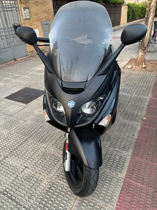 Piaggio X-Evo 125cc Scooter Negra