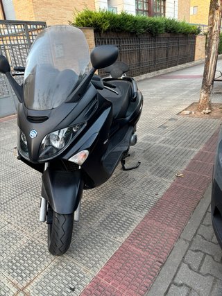 Piaggio X-Evo 125cc Scooter Negra