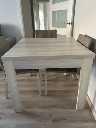 Mesa comedor y 4 sillas