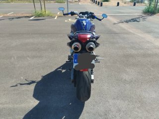 Yamaha FZ6 Fazer con maletas laterales y baúl Givi