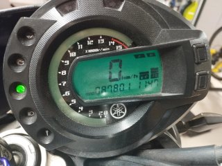 Yamaha FZ6 Fazer con maletas laterales y baúl Givi