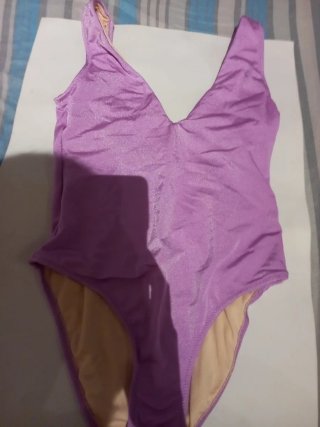 Bañador lila brillante