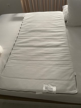 Cuna de bebé ikea, colcho y funda.