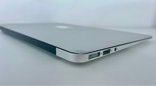 MacBook Air 11,6 (A1466) 2015.