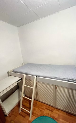 Cama alta de madera
