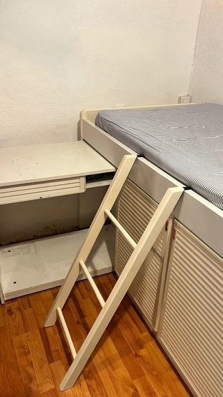 Cama alta de madera