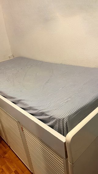 Cama alta de madera
