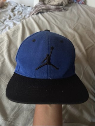 Gorra Jordan Negra y Azul