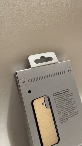 Funda Beats iPhone 17 MagSafe con microfibra