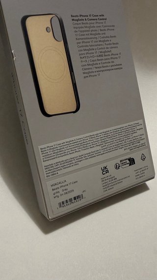 Funda Beats iPhone 17 MagSafe con microfibra
