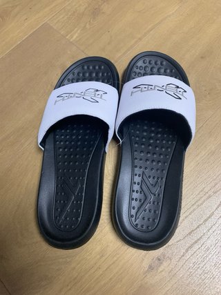 Chanclas Tenth