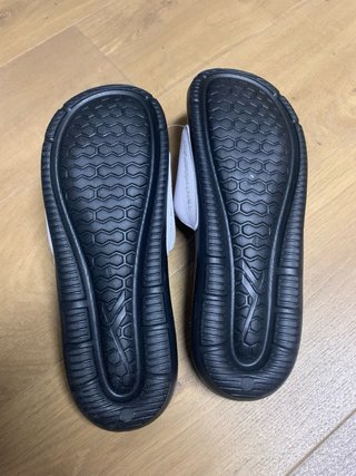 Chanclas Tenth