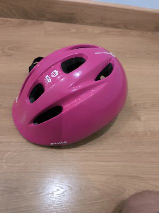 Casco rosa infantil