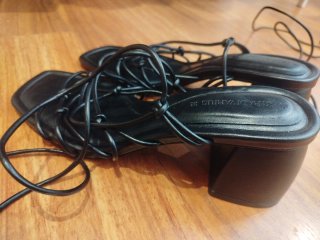 Sandalias de vestir negras con tiras