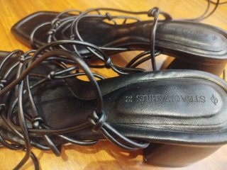 Sandalias de vestir negras con tiras