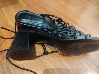 Sandalias de vestir negras con tiras