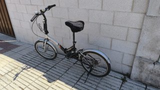 Bicicleta plegable plata y negro