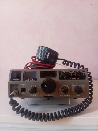 Yaesu FT-7B Radio Transceptor
