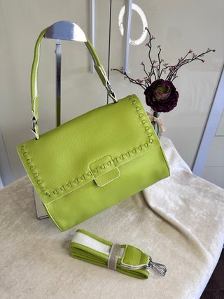 Bolso verde lima con asa extraíble
