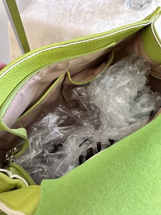 Bolso verde lima con asa extraíble