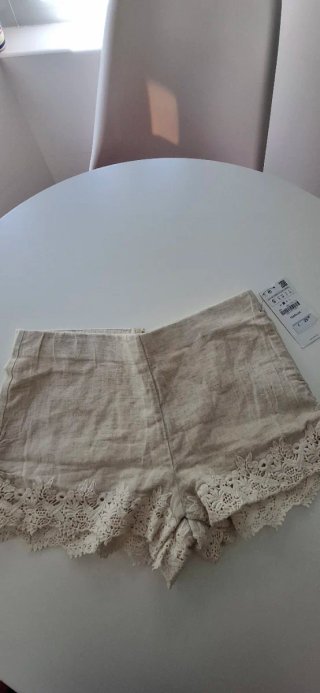 Pantalón corto beige encaje talla S