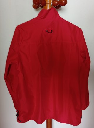 Cortavientos rojo con cremallera