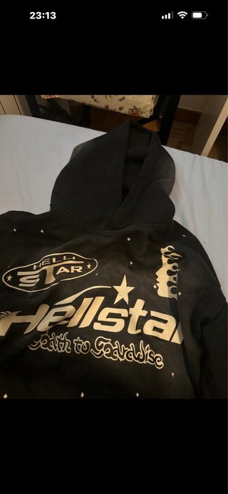 Sudadera Hellstar Negra con Diseño de Llamas