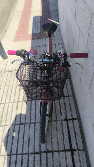 Bicicleta infantil BTwin rosa y negra