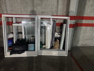 Ventanas con persianas y cristales