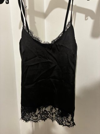 Top lencero negro con encaje