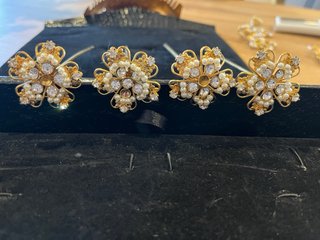 Aderezo fallero dorado y perlas