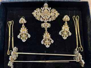 Aderezo fallero dorado y perlas