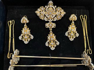 Aderezo fallero dorado y perlas