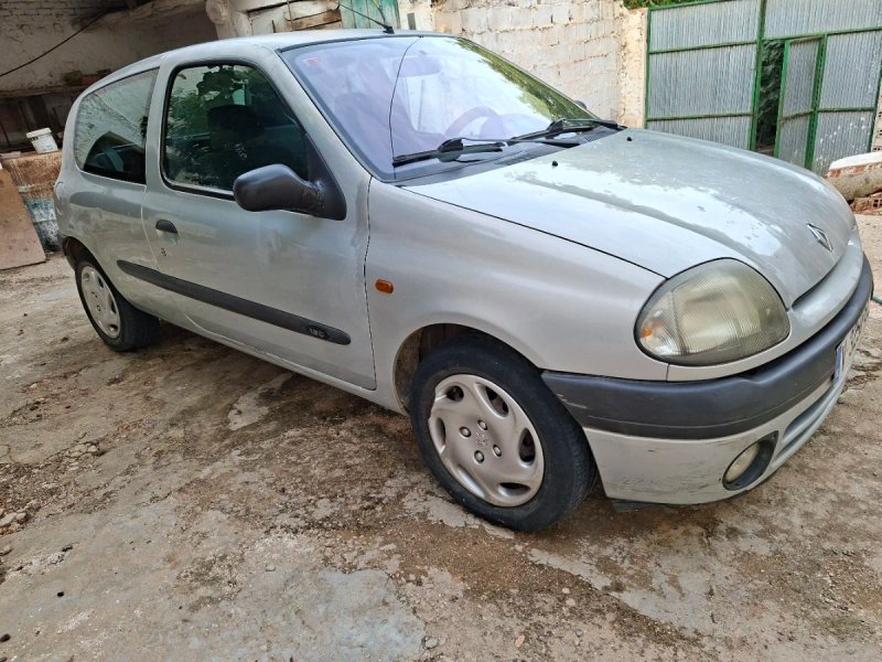 Renault Clio 1999 - foto 1