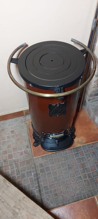 Estufa de leña metálica