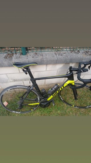 Bicicleta de carretera Giant Negra y Amarilla